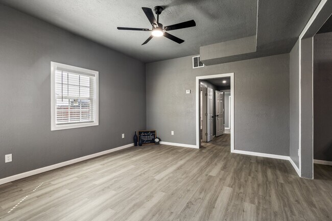 Foto del edificio - 1320 W Frisco St