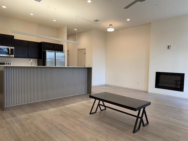 Photo - 575 S Fretz Ave Townhome