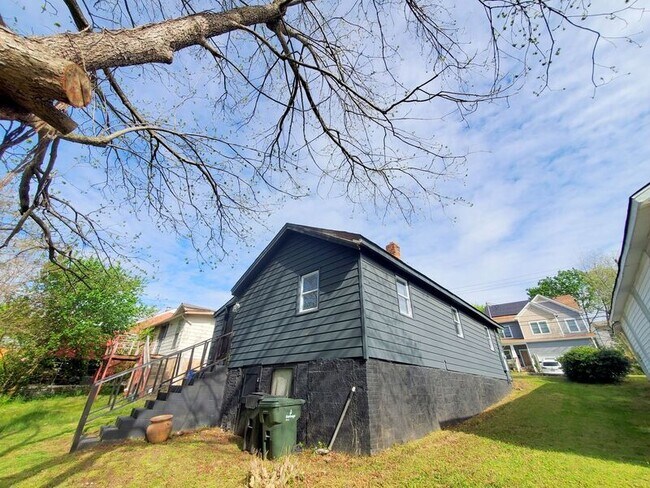 Foto del edificio - 1710 Oakwood Ave