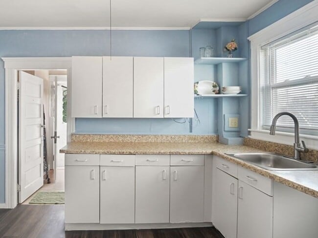 Building Photo - 318 Concord St