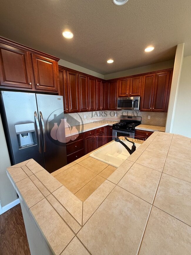 Building Photo - Move in Special $600 Off First Months-  Brand New Carpet & Freshly Painted