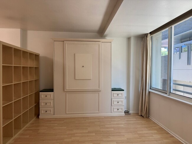 Building Photo - CLICK "REQUEST A TOUR" NOW!