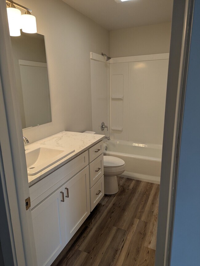 Foto del edificio - 1823 Alderson Ave