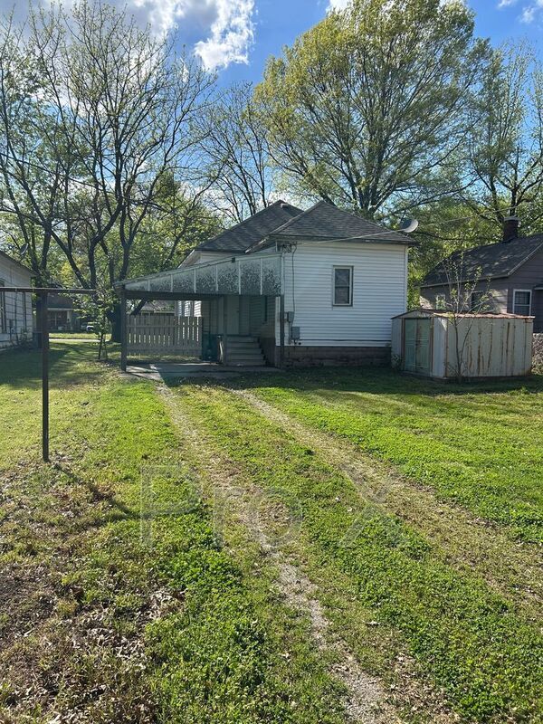 Foto del edificio - 307 S Elm St