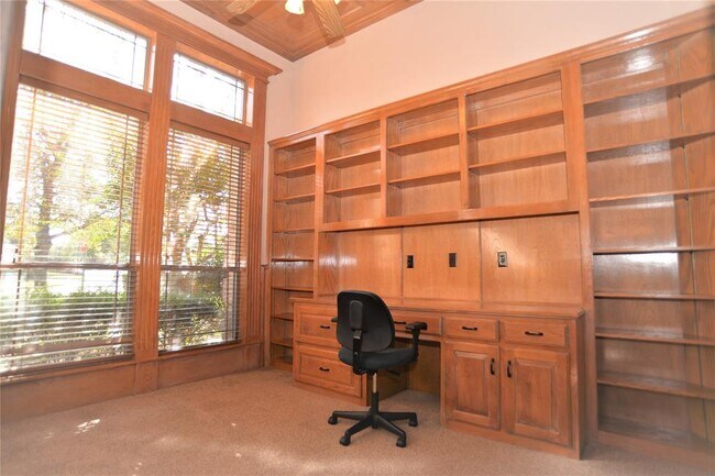 Building Photo - 916 Wentwood Dr