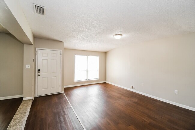 Building Photo - 1104 Mantes Ave