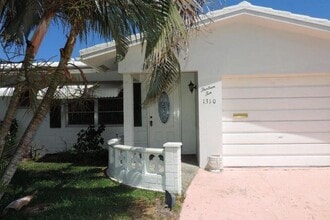 Building Photo - 1310 SW 18th Ct