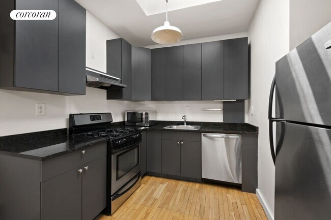 Foto del edificio - 241 Bedford Ave