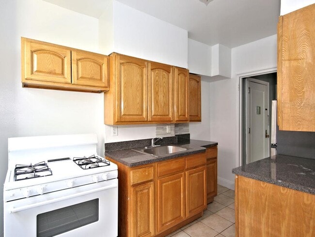Foto del edificio - 412 Larchmont Acres
