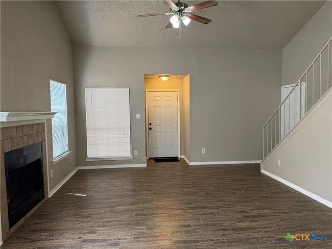 Foto del edificio - 3208 Green Valley Dr