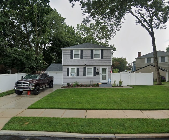 Building Photo - 10 Dunstan Dr