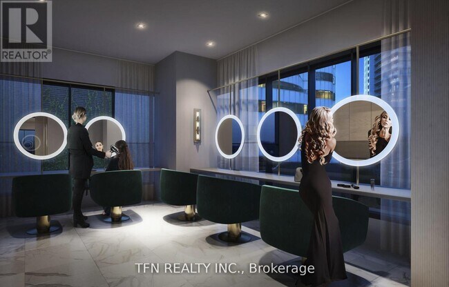 Building Photo - 327 King St W