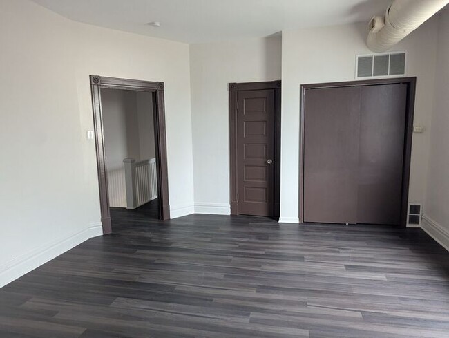 Building Photo - Corner Lot, Huge Rooms, Fully Renovated, H...