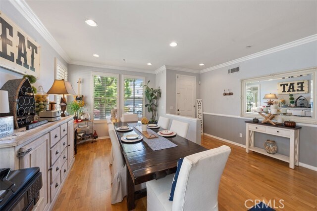 Foto del edificio - 16845 Primrose Ln