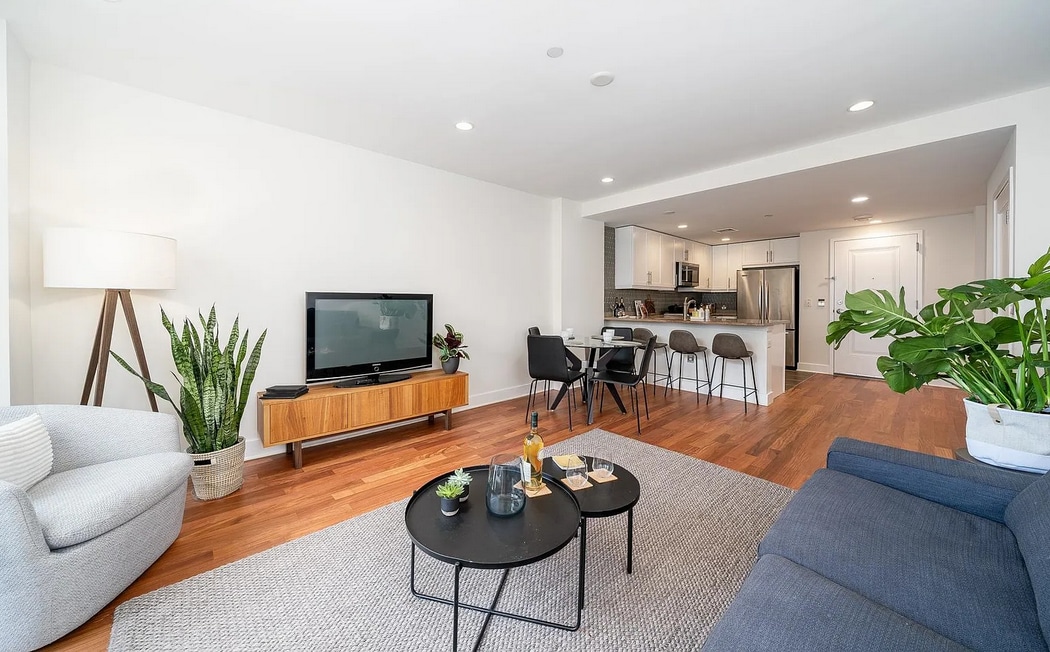 Foto principal - 10946 1/2 Roebling Ave