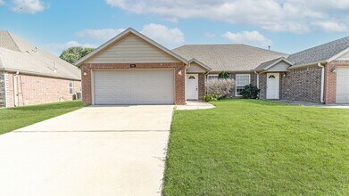 Building Photo - 261-263 Copper Oaks Dr