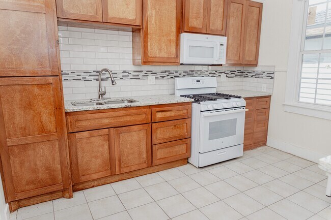 Building Photo - 1614 Ave M 1/2
