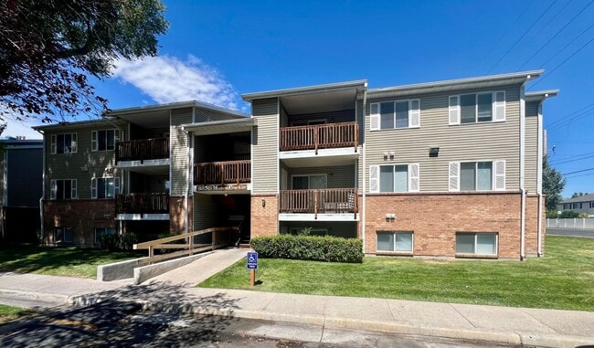 Building Photo - Cozy 3B/1 Bath Apartment in Millcreek