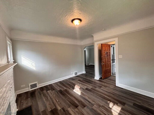 Building Photo - 907 Rondel Rd