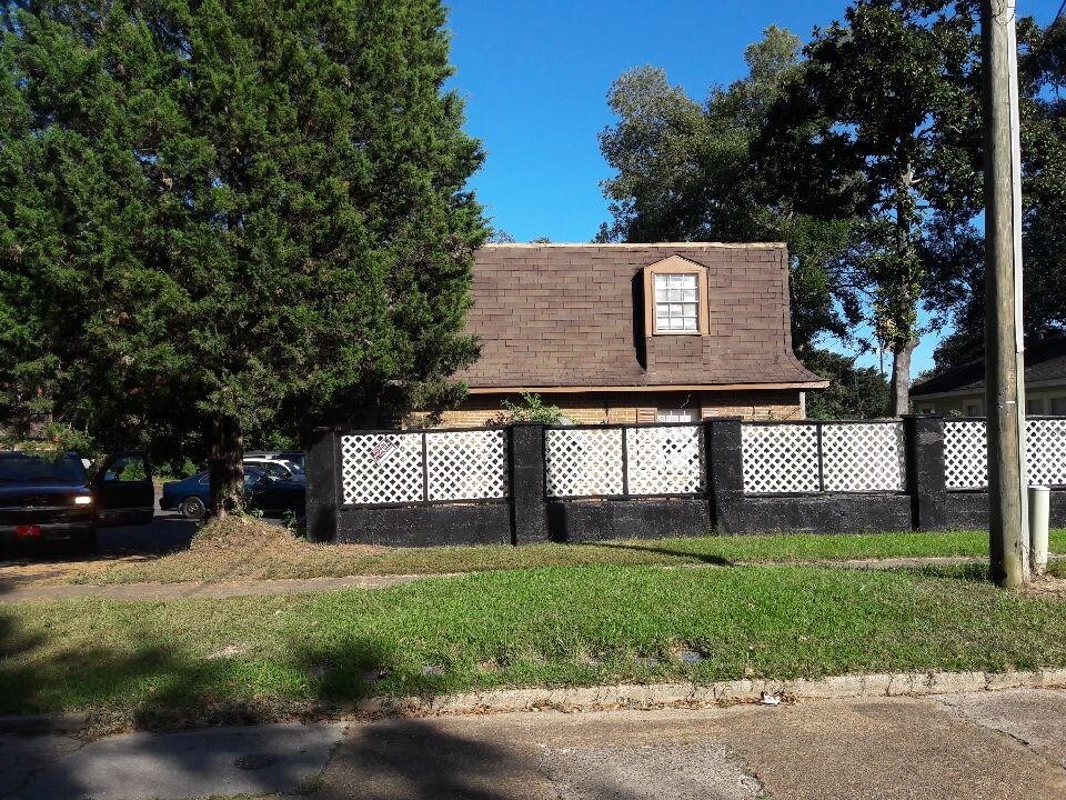 Primary Photo - 109 Espejo St