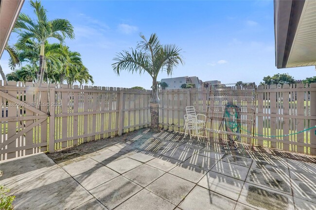 Building Photo - 125 Lake Paula Dr