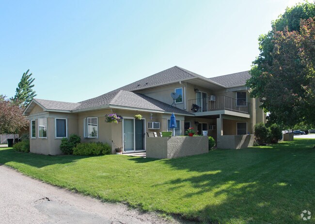 Building Photo - 1703 Fairway Dr