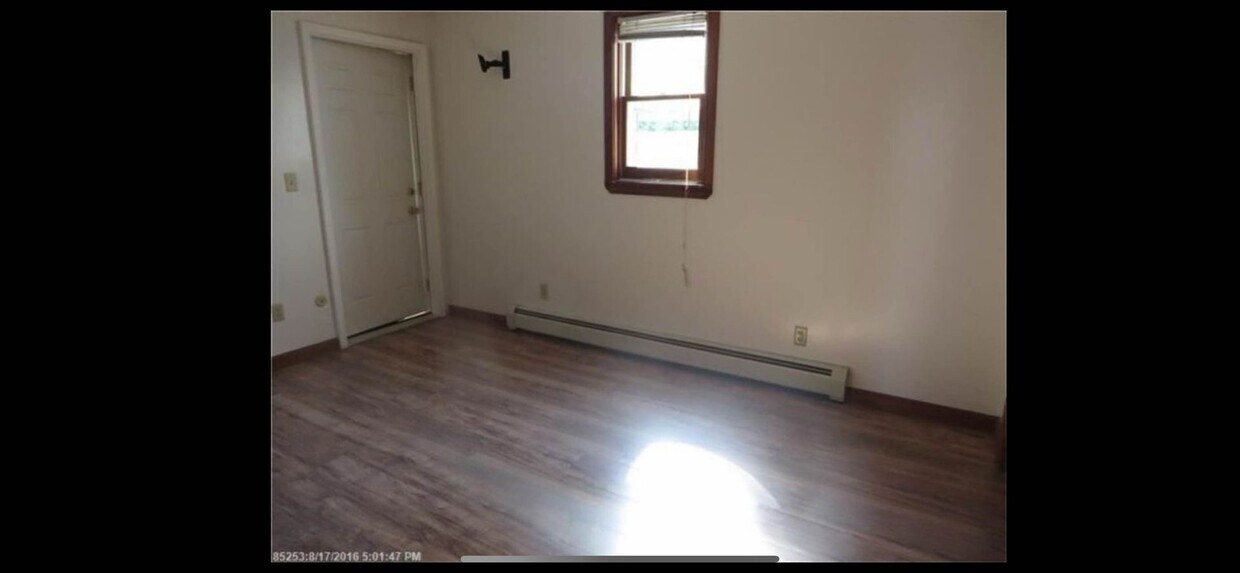 8 Sheldon Pl Unit B, Waterville, ME 04901 Room for Rent in Waterville