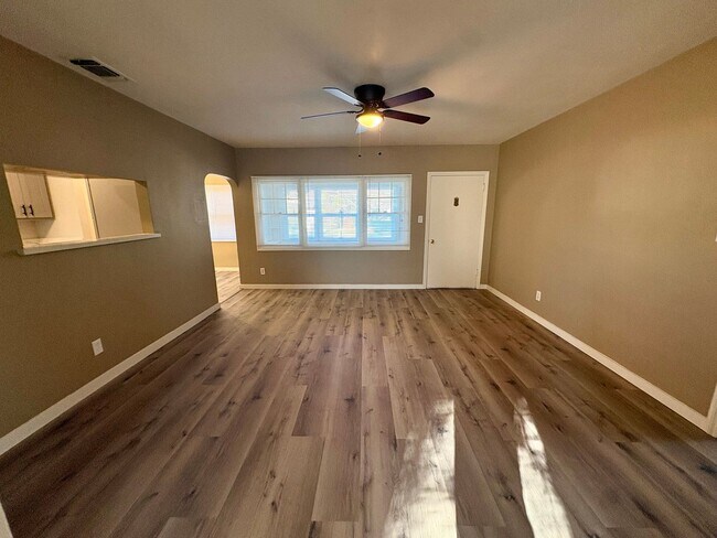 Foto del edificio - Fully Renovated 3 bed, 2 bath Home