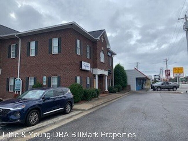 Building Photo - Studio, 0.5 bath House - 2915 Raeford Road...