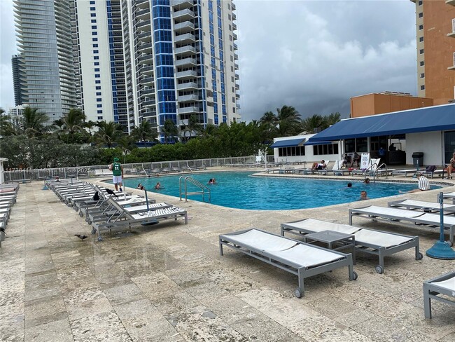 Foto del edificio - 19201 Collins Ave