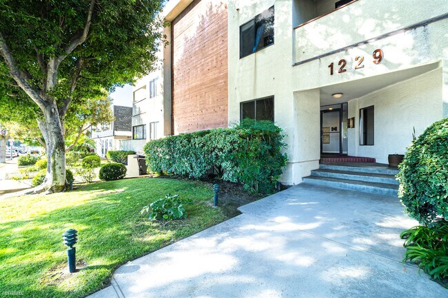 Foto del edificio - 2 br, 2 bath Condo - 1229 East Wilson Aven...