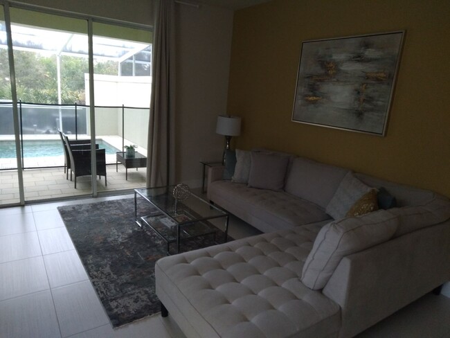 Foto del edificio - Partially furnished, 3 bedroom, 3 bath in ...