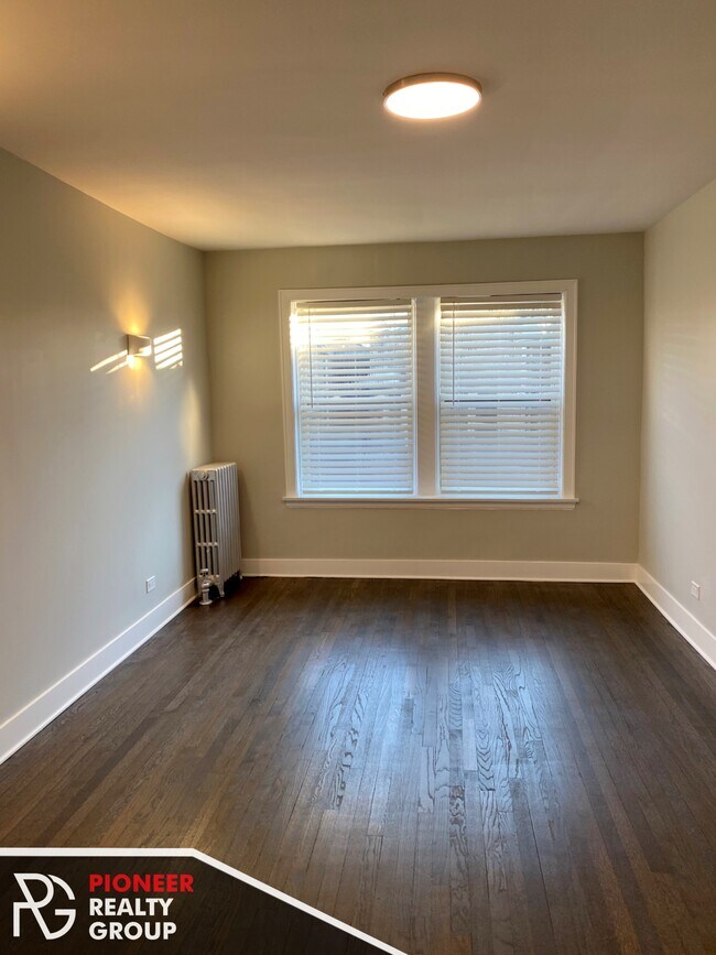 Foto del edificio - 4655 N Manor Ave