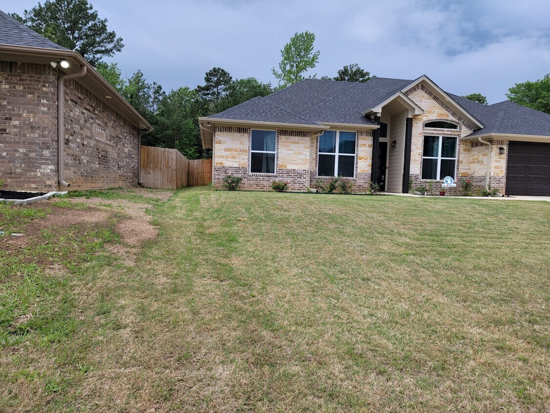 Building Photo - 2242 Rana Pk