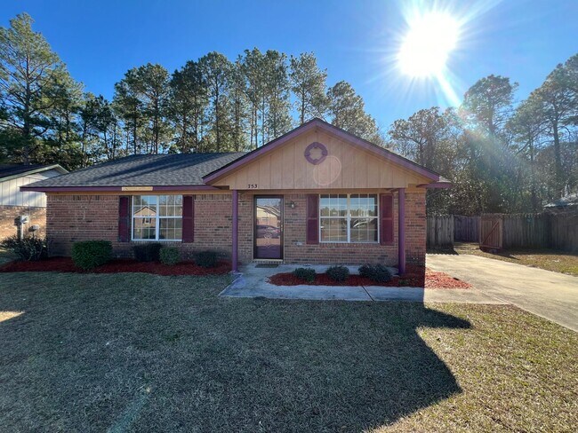 Building Photo - Home For Rent