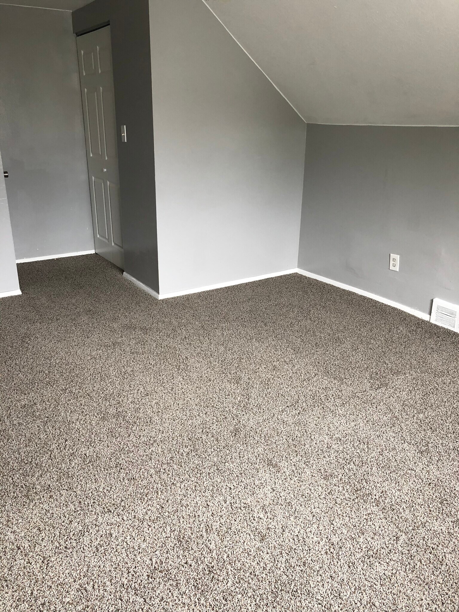 4692 E 173rd St Cleveland, OH 44128 – photo 1