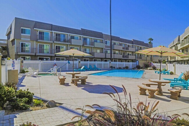 Building Photo - 365 E Surfside Dr