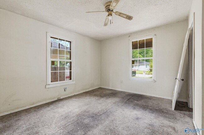 Building Photo - Single Family Home For Rent