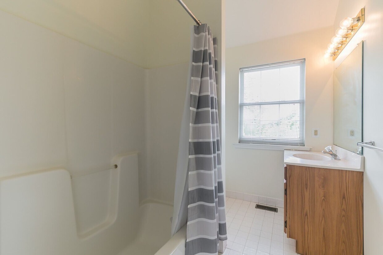 Primary Photo - Matsonford Commons End Unit Available Now!