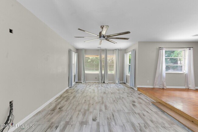 Foto del edificio - 7930 Bellemeade Blvd