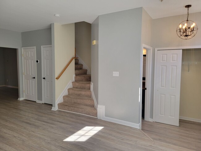 Building Photo - Charming 2 BR/2.5 BA Townhome in Annapolis!