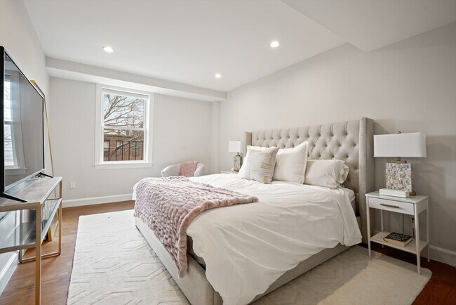 Building Photo - 403 Marlborough St