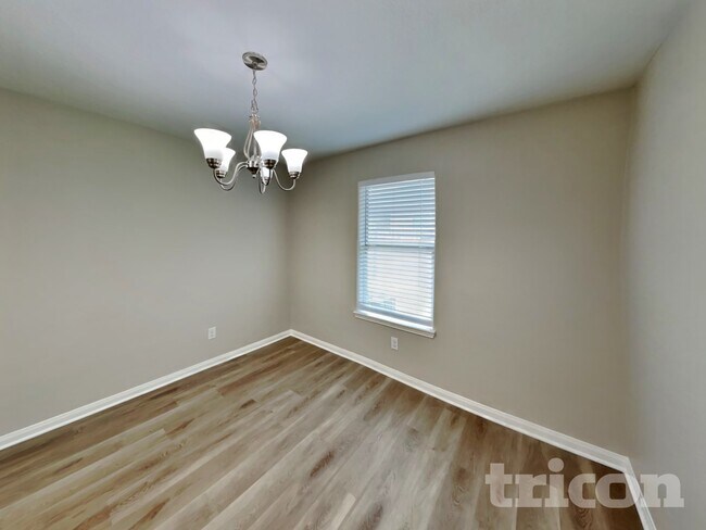 Foto del edificio - 308 Crooked Pine Court