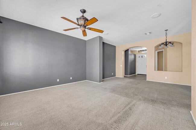 Building Photo - 875 W Aloe Pl