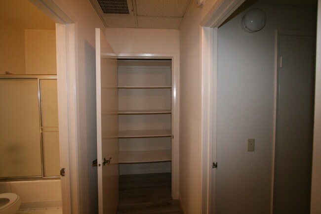 Foto del edificio - 3637 Clarington Ave