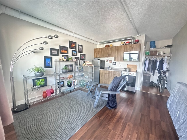 Building Photo - 1500 Dogwood St