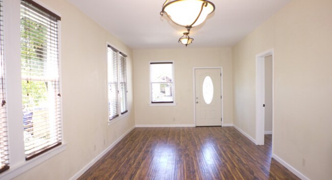 Open concept living/dining - 418 Muncey
