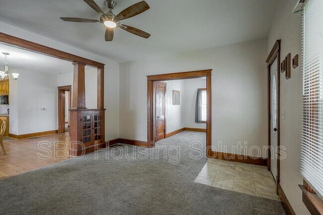 Foto del edificio - 326 E Monroe St