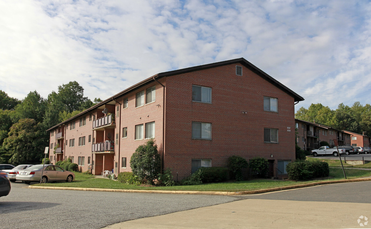 Primary Photo - Lee Valley Apartments