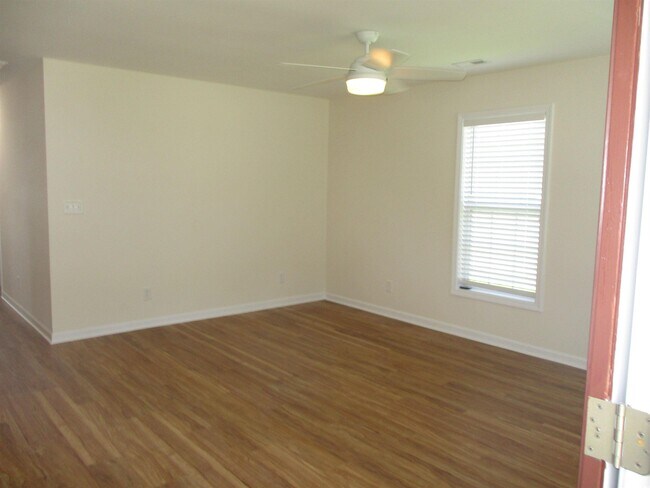 Foto del edificio - 483 Wallingford Cir